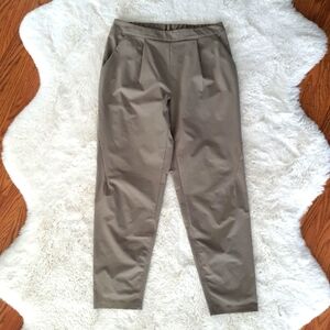 ARC'TERYX Contenta Pants Womens 10R Taupe Pleated Stretch Waist Tapered Leg